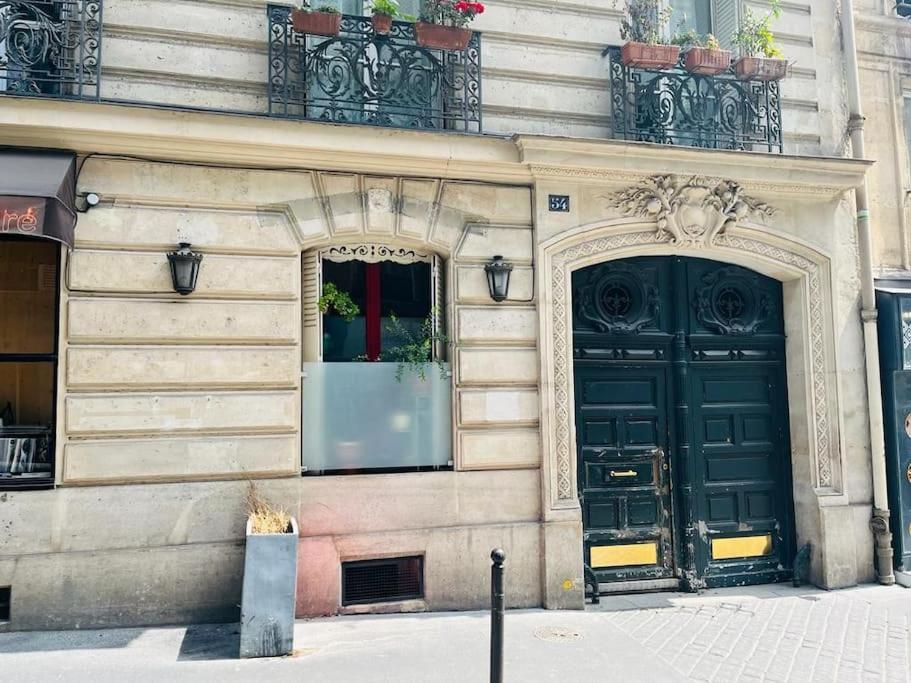 Blanche House Pres Du Moulin Rouge Parigi
